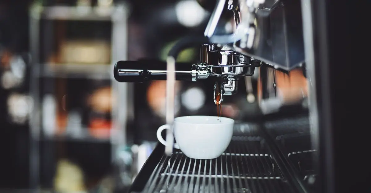 Guide Pratique : Nettoyer sa Cafetière à Capsules